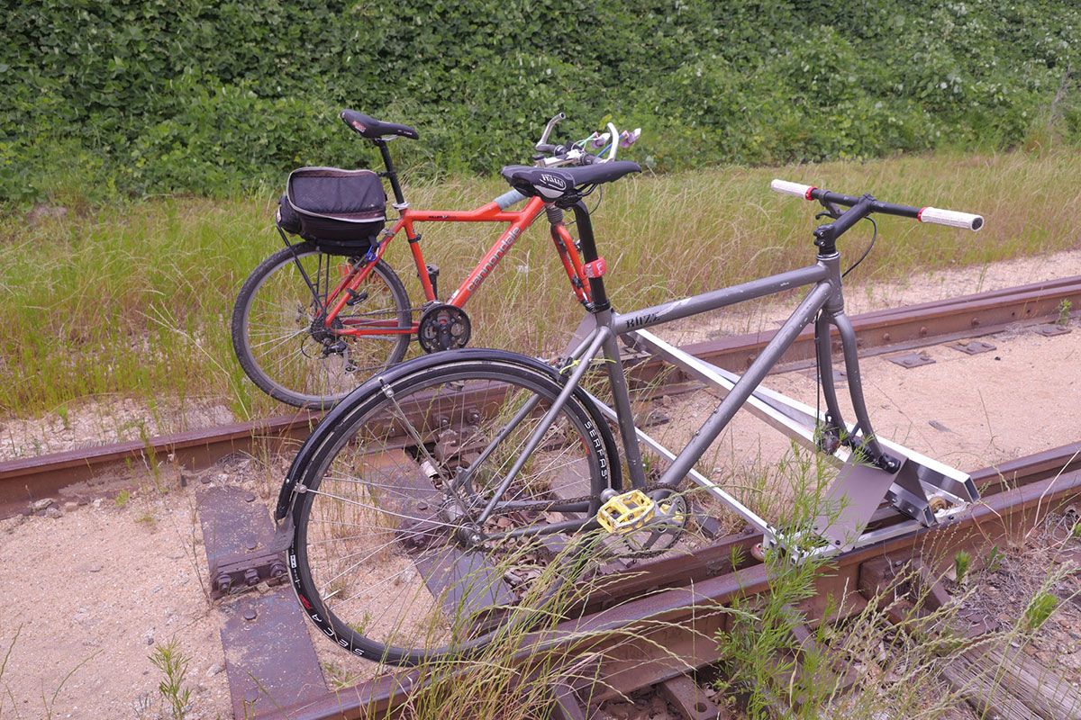 Επαναλειτουργία της σιδηροδρομικής γραμμής, όχι ποδηλατόδρομος αντί τρένων